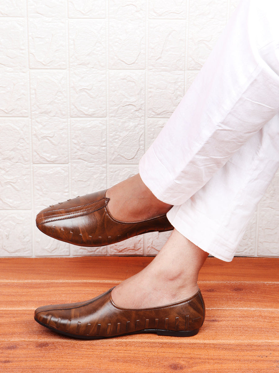 Men Brown Ethnic Slip On Juttis