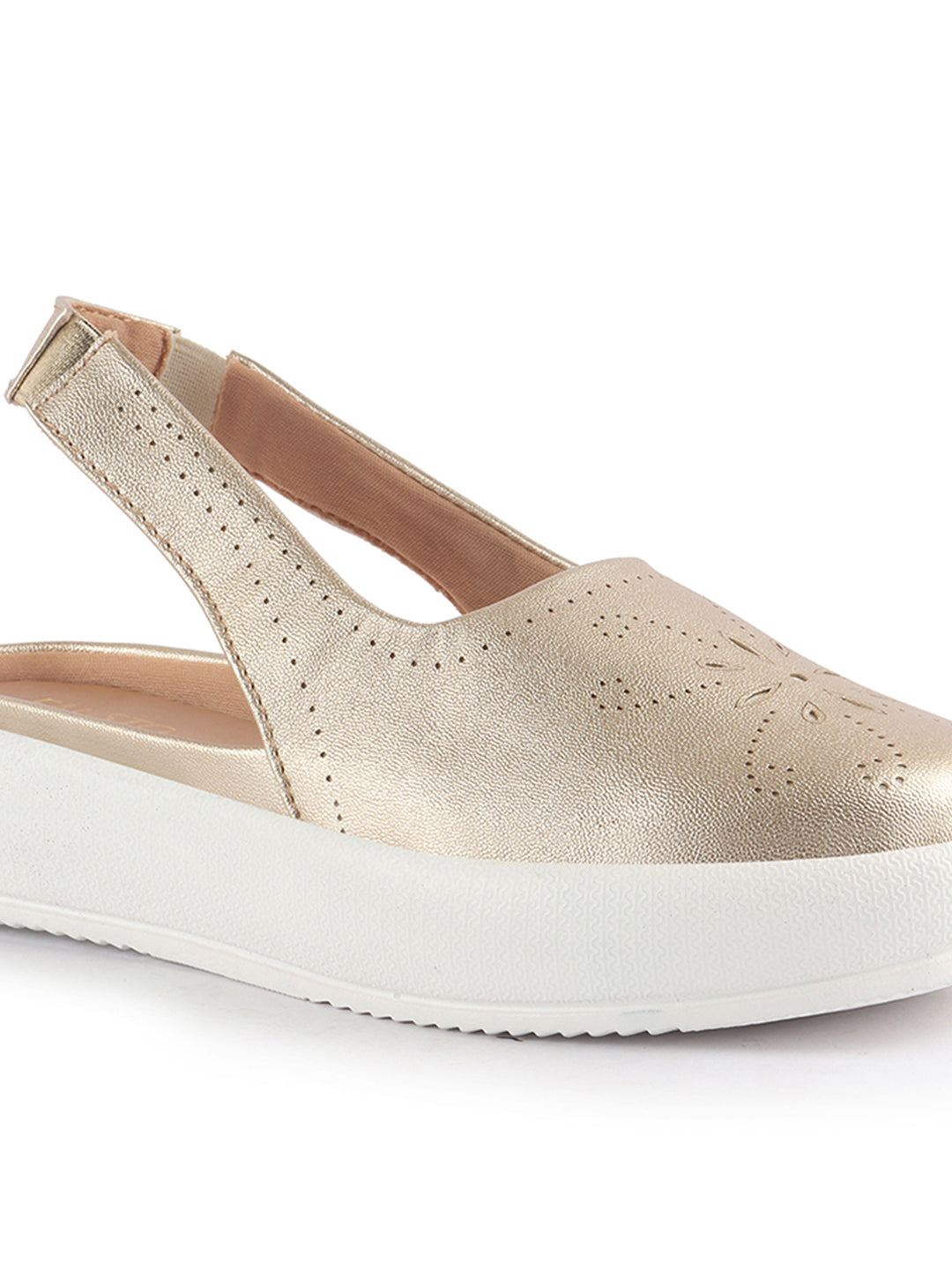 casual outdoor shoes
