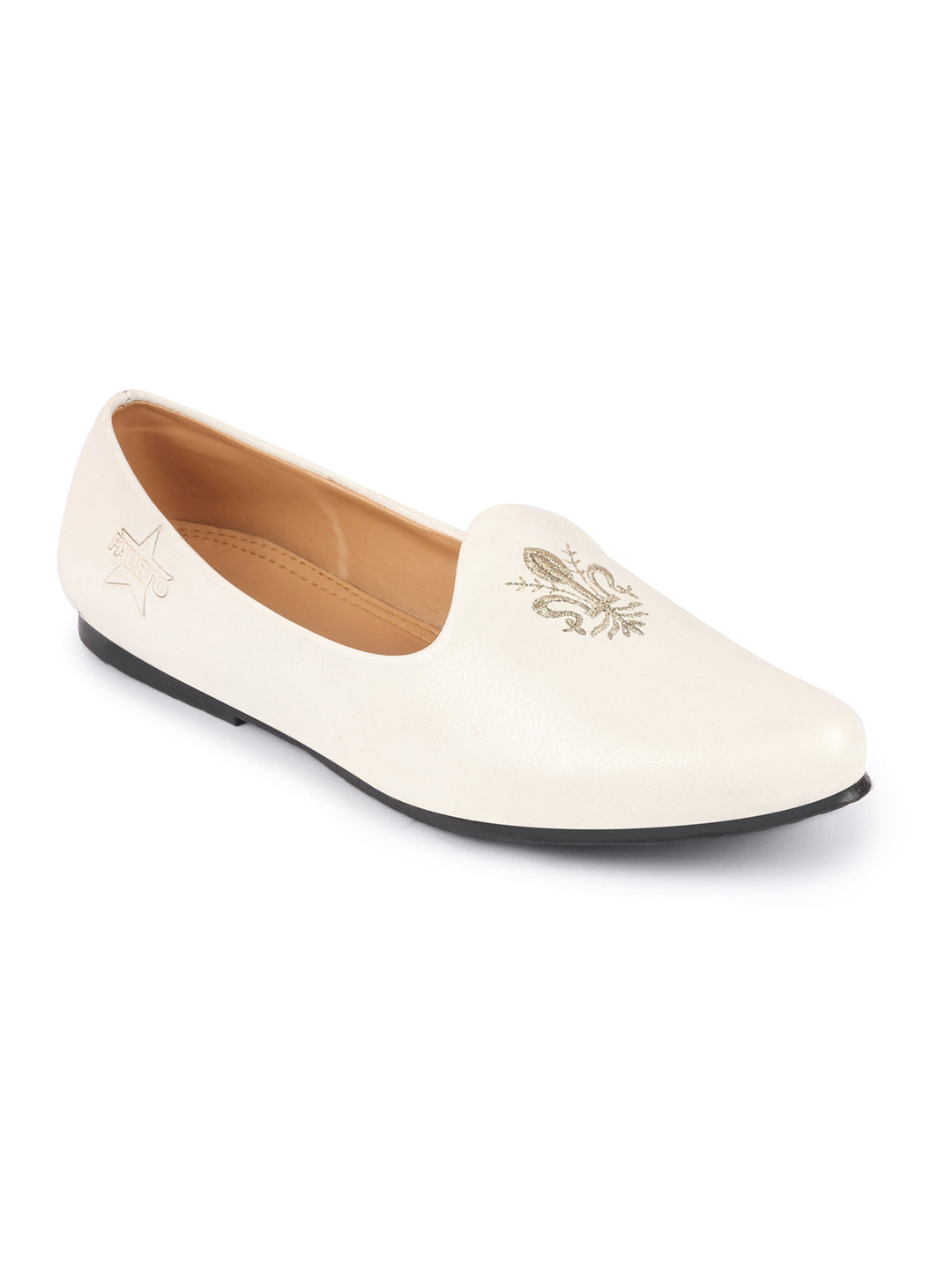 Men White Wedding Ethnic Party Embroidery Design Slip On Juttis and Mojaris