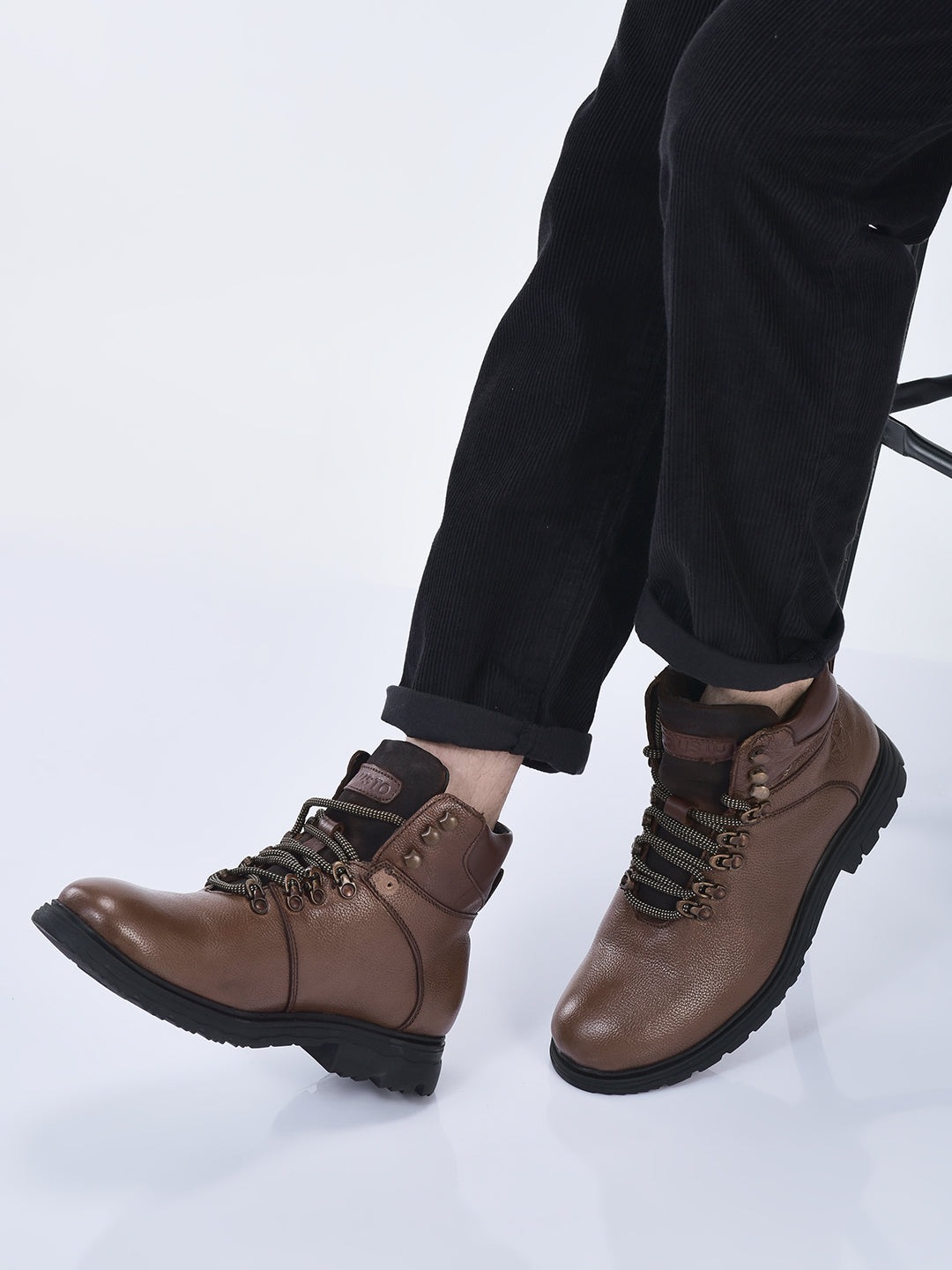 men tan genuine leather 5-hook lace up boots for trekking and hiking
