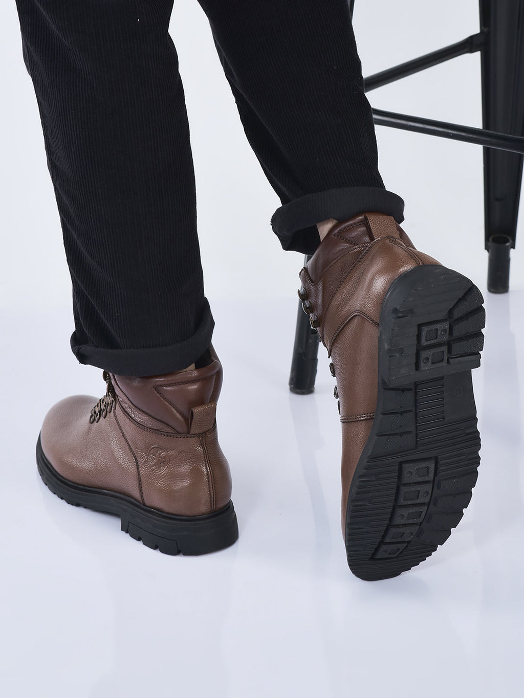 men tan genuine leather 5-hook lace up boots for trekking and hiking