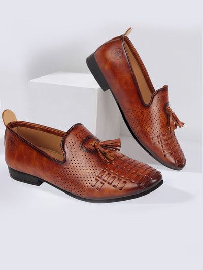 Shop Men Tan Tassel Knitted Design Broad Feet Slip On Ethnic Wedding Juttis and Mojaris Online.