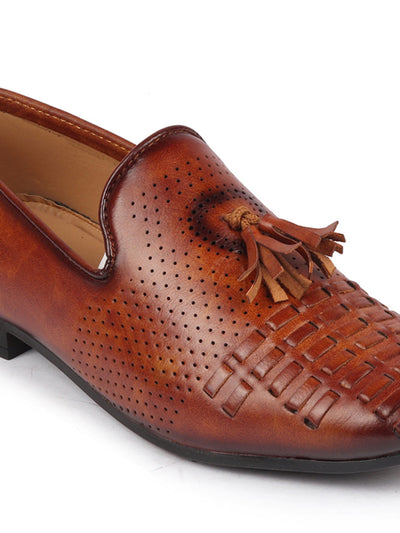 Shop Men Tan Tassel Knitted Design Broad Feet Slip On Ethnic Wedding Juttis and Mojaris Online.