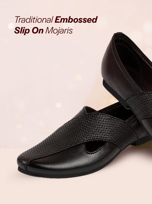 Men Black Embossed Design Ethnic Party Slip On Juttis and Mojaris
