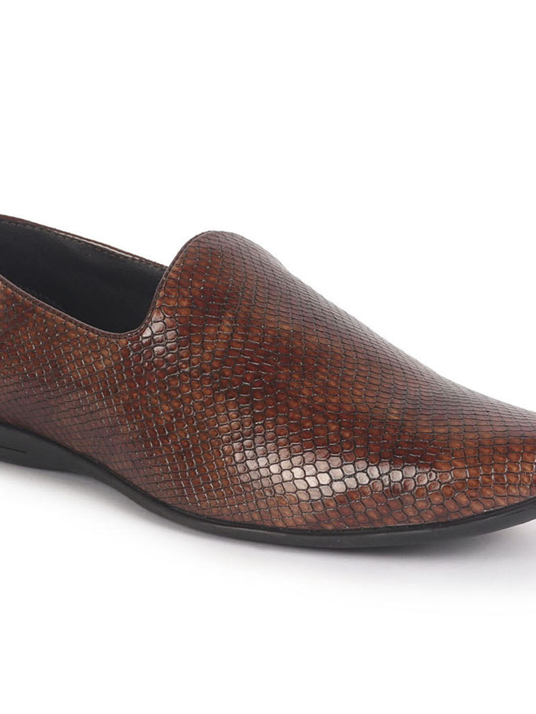 men tan textured ethnic round toe juttis and mojaris for wedding|party slip-on|traditional kurtas shoes|festive shoes