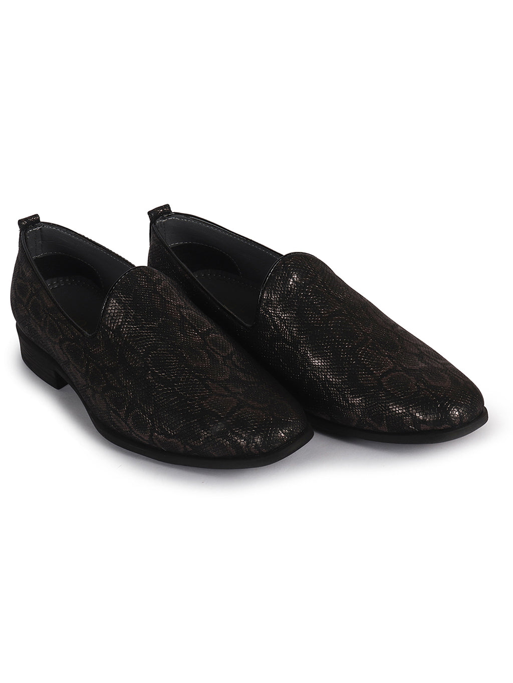 traditional hand stitched khussa