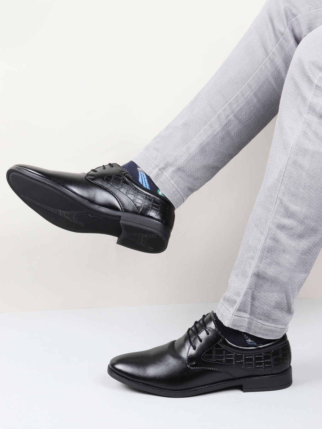 shop men black wedding party embossed design oxford lace up shoes online.