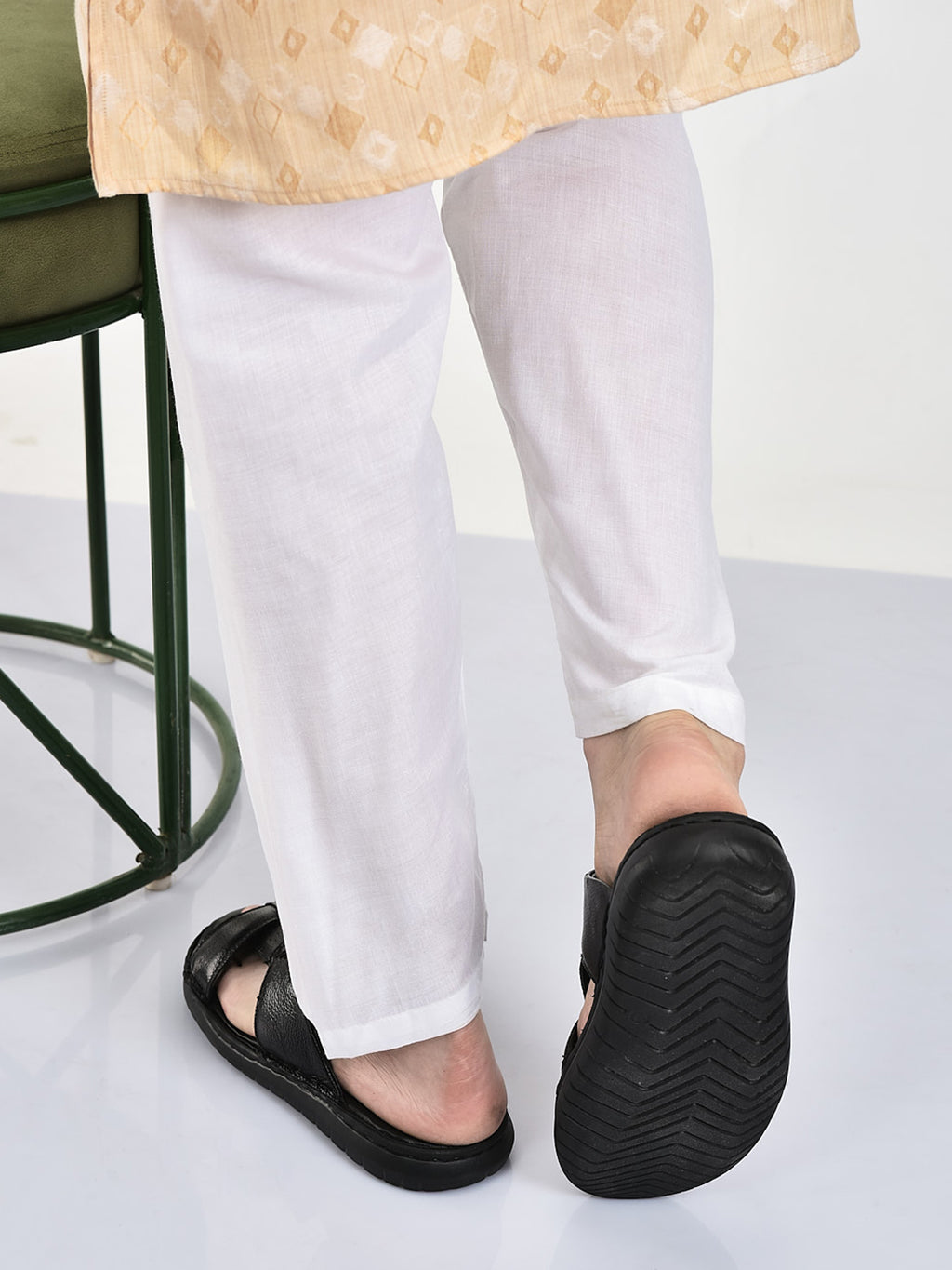 monsoon slippers for men