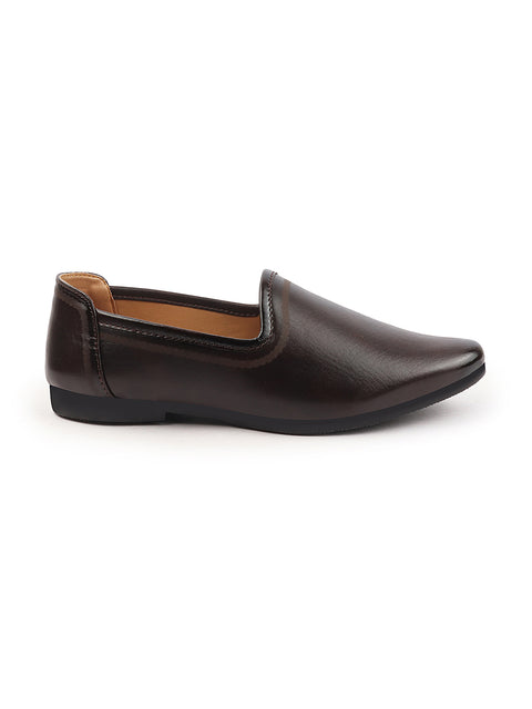 Shop Men Brown Ethnic Slip-On Lightweight Jutis & Mojaris Online.