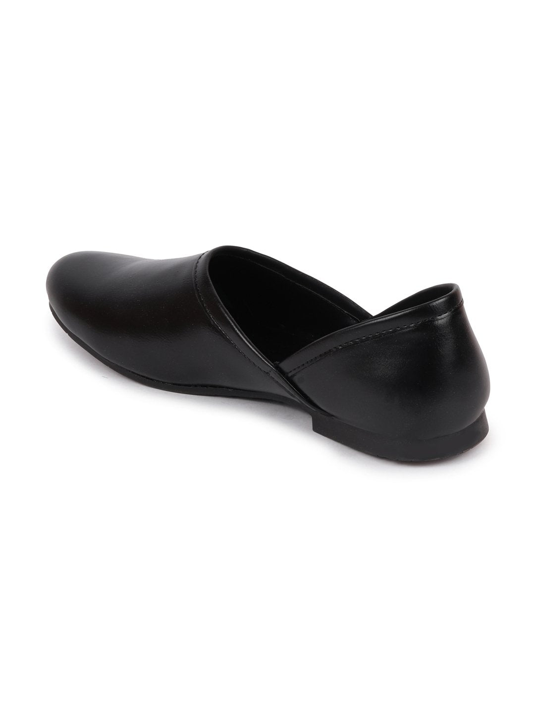 Shop Men Black Ethnic Nagra Juttis & Mojaris Online.