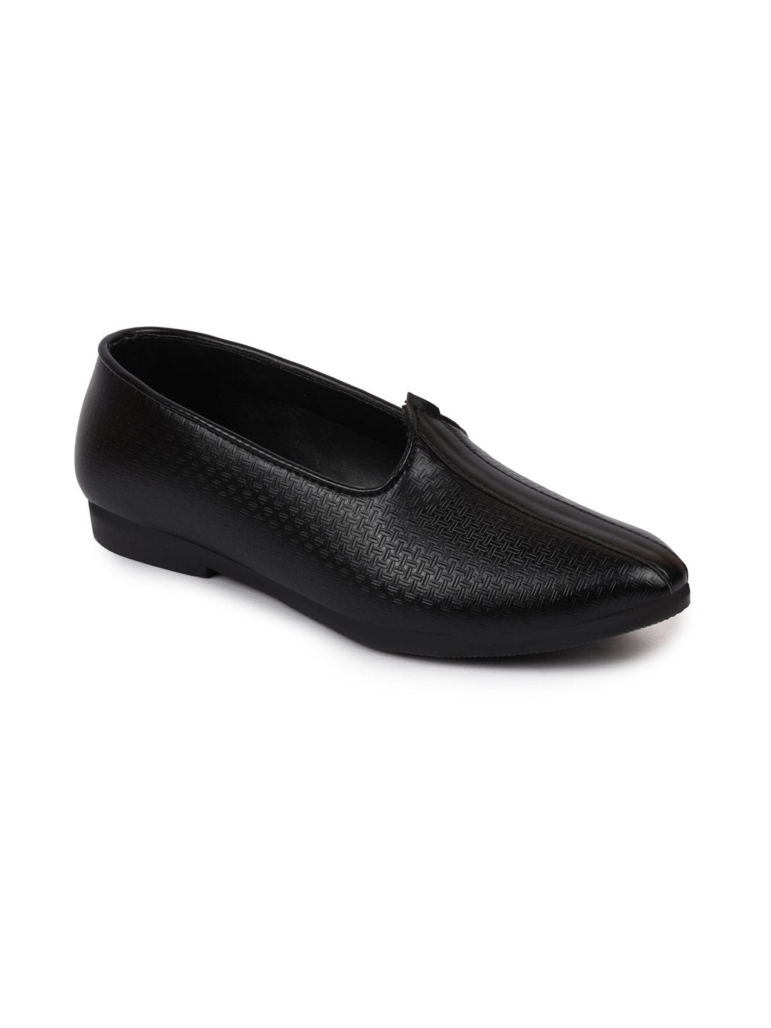 Shop Men Ethnic Black Slip On Juttis and Mojaris Online.