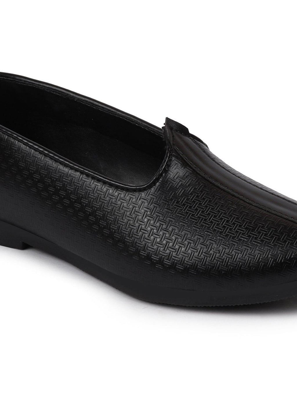 Shop Men Ethnic Black Slip On Juttis and Mojaris Online.
