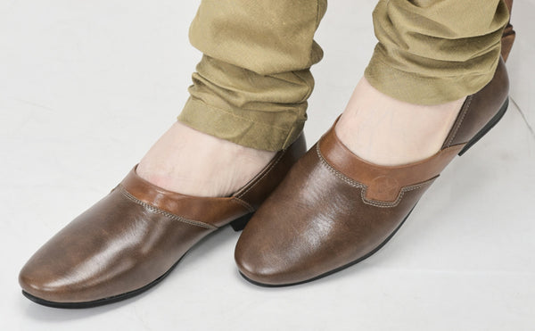 Men White Wedding Party Evening Ethnic Colorblocked Slip On Juttis and Mojaris