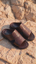 Men Brown Daily Indoor Outdoor Comfort Stitched Design Open Toe Slip On Slipper