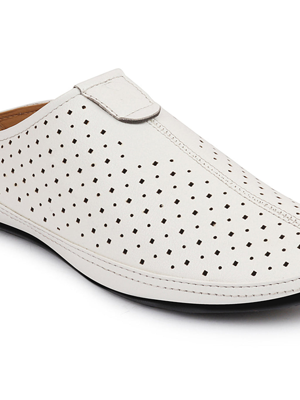 Shop Men White Ethnic Wedding Party Back Open Slip On Juttis and Mojaris Online.