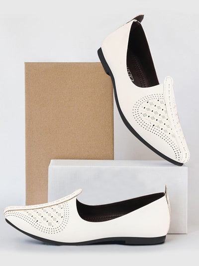Buy Men White Ethnic Slip On Wedding Juttis Mojaris Online