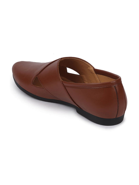 Shop Men Ethnic Tan Criss Cross Slip On Juttis and Mojaris Online.