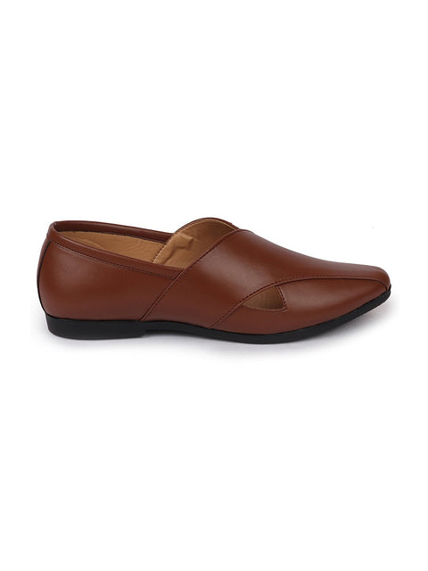Shop Men Ethnic Tan Criss Cross Slip On Juttis and Mojaris Online.